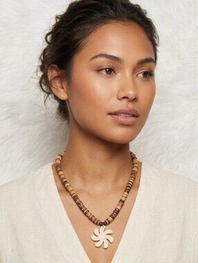 Cream Flower Wood Beaded Necklace - Tropical